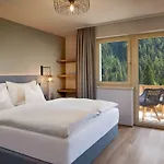 מלון Adler Tyrol Mountain Superior 4*