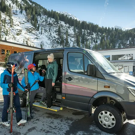 מלון Adler Tyrol Mountain Superior 4*