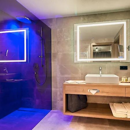 Adler Tyrol Mountain Superior Hotell 4*